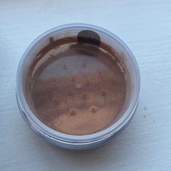 NWT Avon Smooth Minerals Powder Foundation - Bronze - Picture 3 of 3